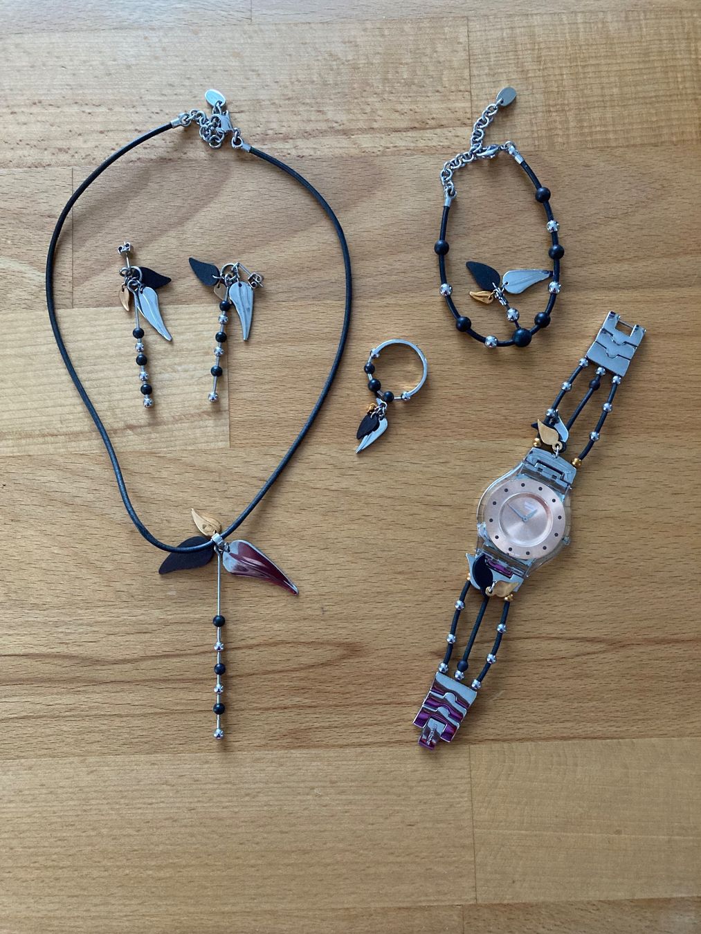 Swatch Altri gioielli: Swatch Schmuckset inkl. Uhr – Usato da Koppigen venduto da Saltspring