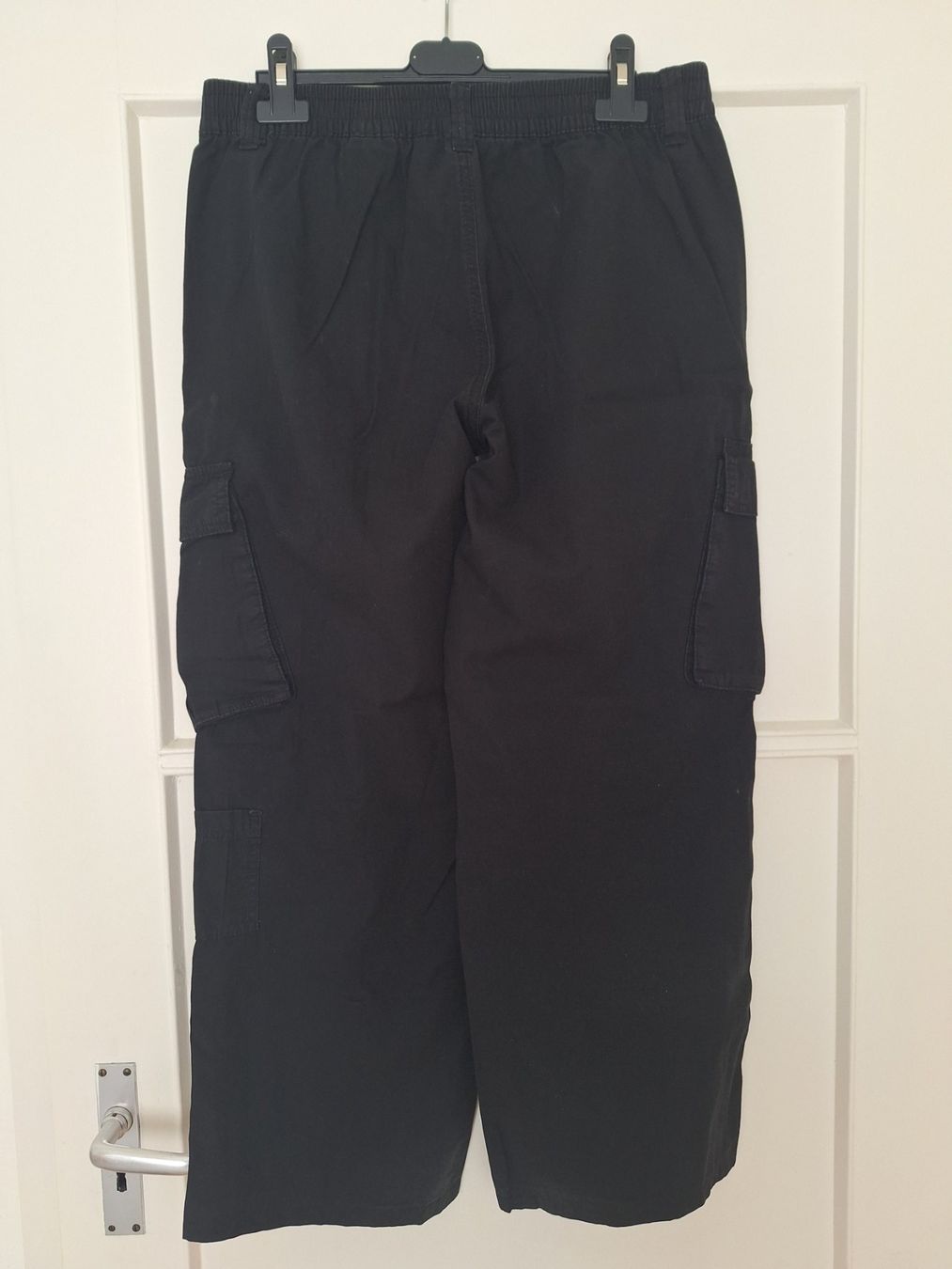 H&M Pantaloni: Pantalon cargo noir H&M taille 38 – Usato da Lausanne venduto da anta-123 2