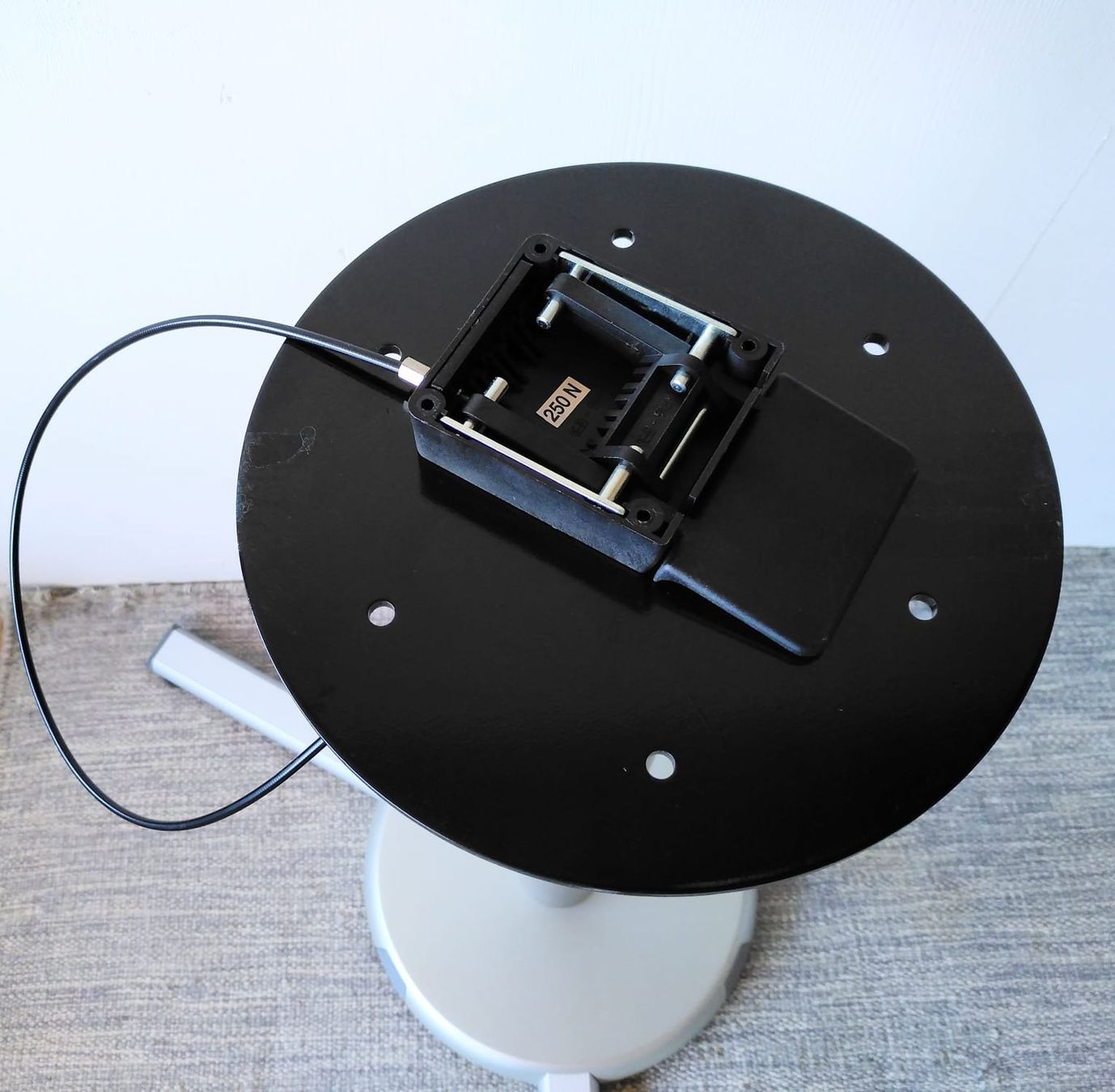 Altri mobili: Hubsäule für Tisch – Usato da Root venduto da viti7 1