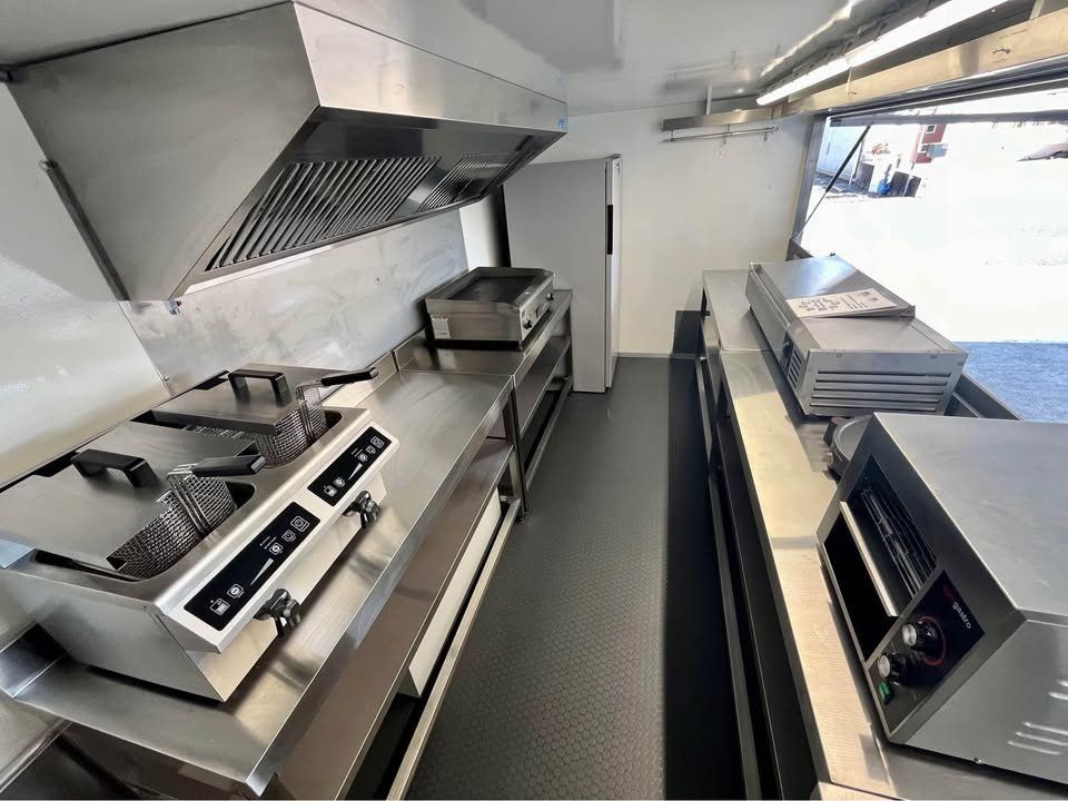 Renault Nutzfahrzeuge: Food Truck 2015 – Gebraucht aus Le Landeron von Leo 1