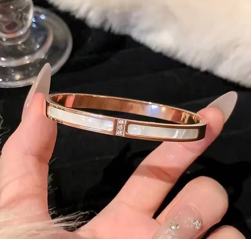 Armbänder & -reifen: Modische Armreifen – Gebraucht aus Volketswil von muz_md7v 2