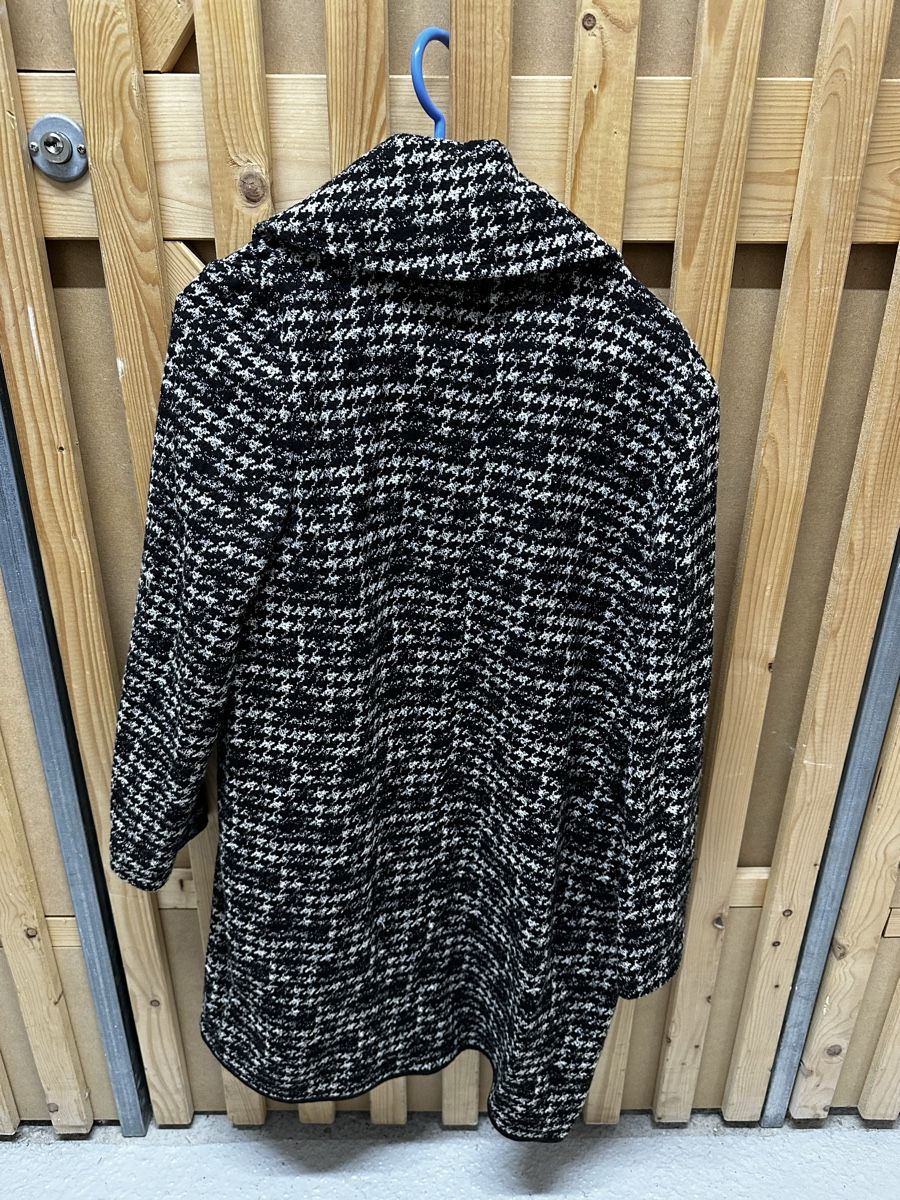Globus Cappotti: Mantel Globus Essentials schwarz weiss Grösse 36 – Usato da Pully venduto da farzin 2