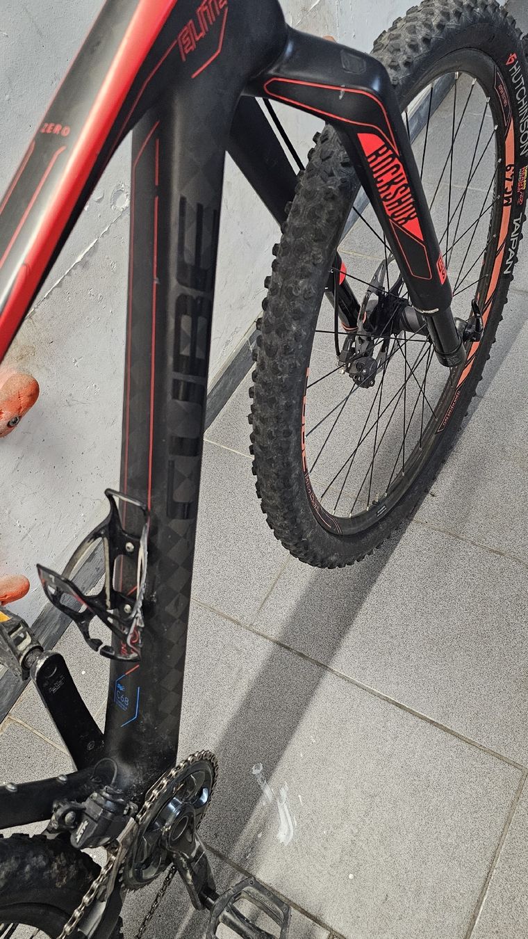 Cube Velos: CARBON MOUNTAIN BIKE CUBE ELITE – Neu (gemäss Beschreibung) aus Buchillon von sub_7ywz 9