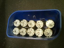10 kleine Motoren.