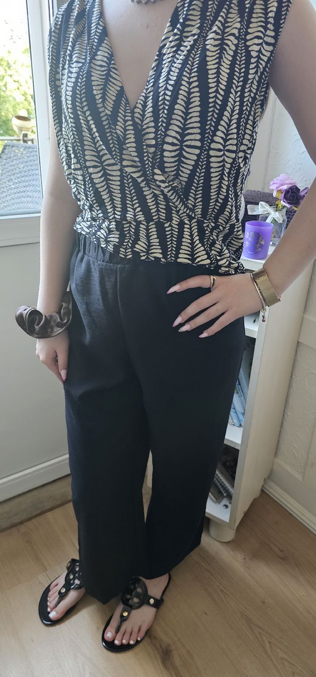 H&M Kleiderpakete: Summer Sale! Chic Wrap Top & Comfy Black Pants Set - Size ML – Gebraucht aus Rorschach von Alles_9.90 1