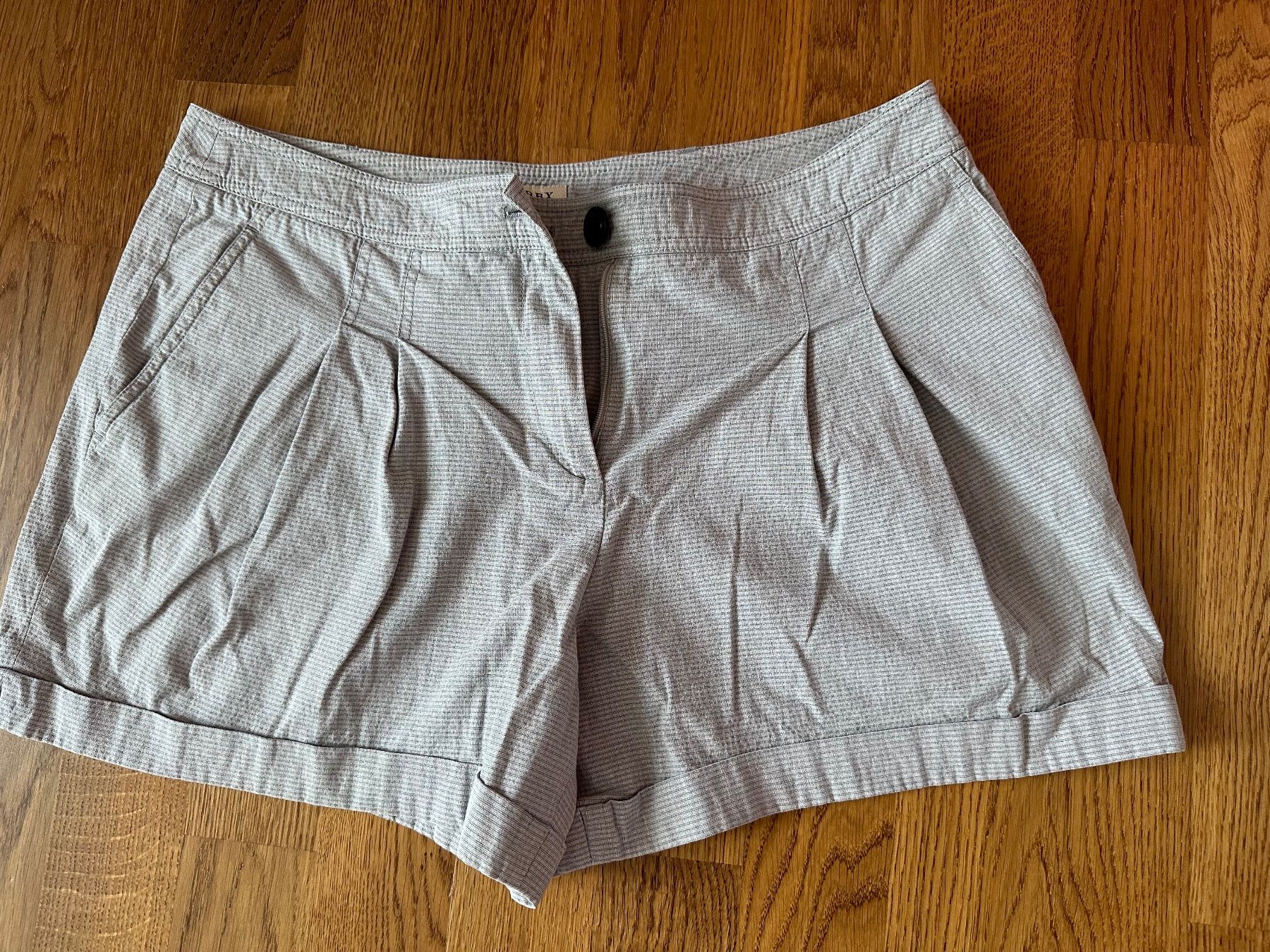 Burberry Pantaloni: Shorts Burberry – Nuovo (secondo la descrizione) da Ebikon venduto da nat_jzh5 1