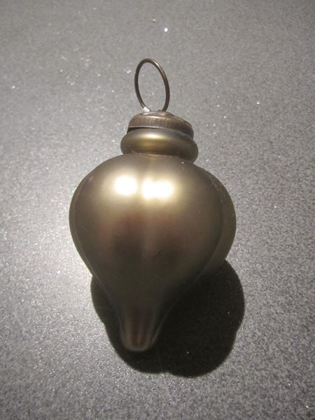 Alle Dekorationen: Weihnachts-Kugel (Zapfen), gold-ton – Gebraucht aus Zürich von Motzkuh