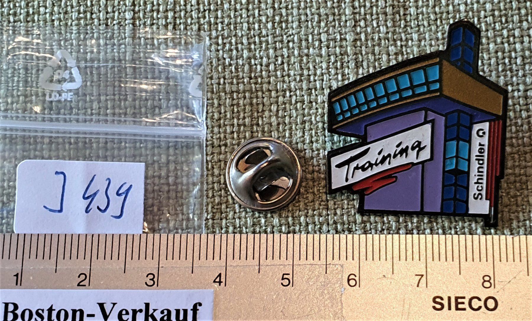 Carte collezionabili: J439 - Pin Schindler Training Center – Usato da Reinach BL venduto da Boston-Verkauf 1