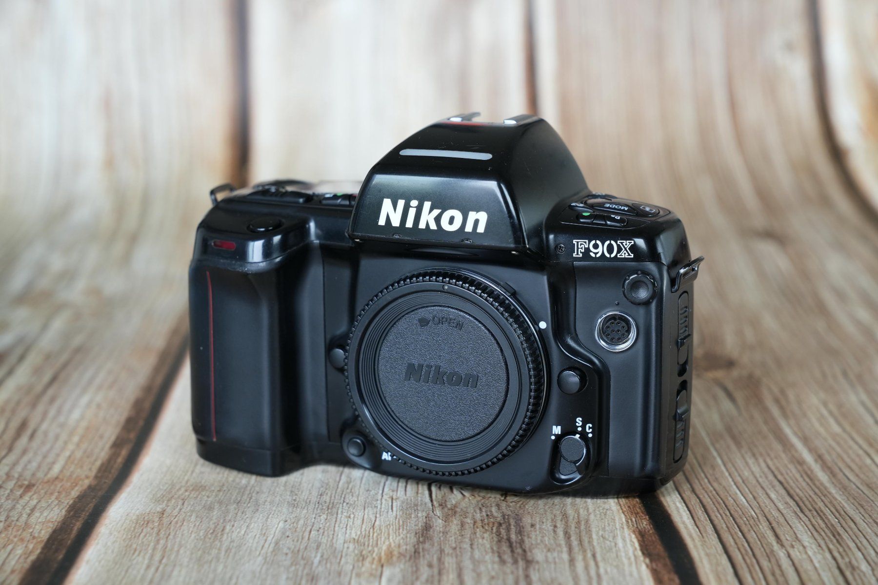 Nikon Fotocamera: Nikon F90X – Usato da Chatelaine venduto da sgaron 1