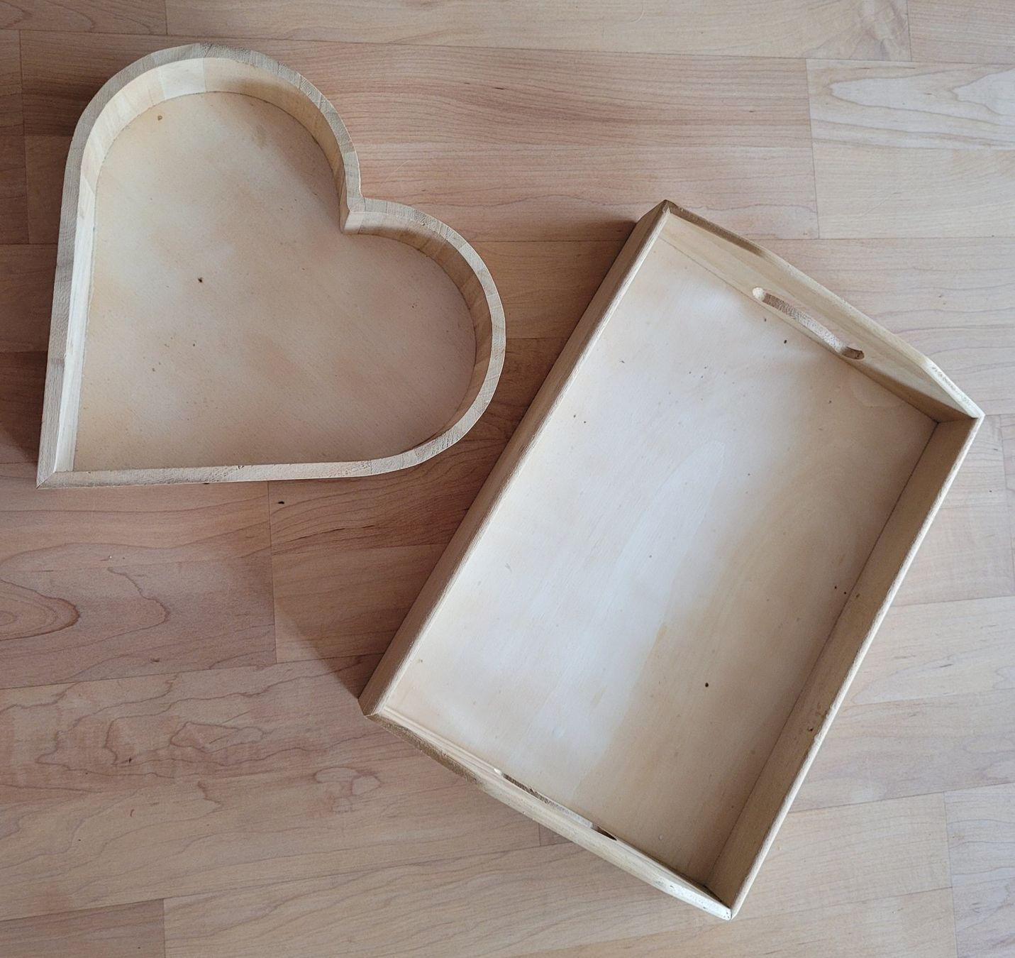 Alle Dekorationen: 2 x Holz Tablett rechteckig Herz DIY neu – Neu (gemäss Beschreibung) aus Widnau von kerstinlo
