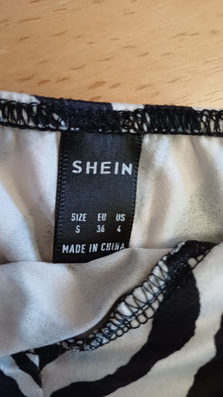 Tops: Top noir et blanc – D'occasion à Bex par Sakito 1