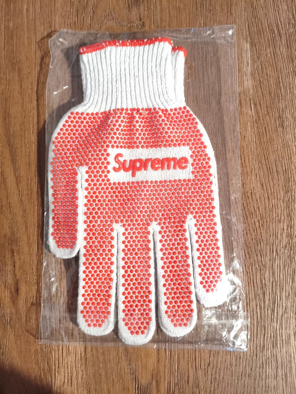 Supreme Handschuhe & Handstulpen: Supreme gloves – Neu und originalverpackt aus Zürich von gds90