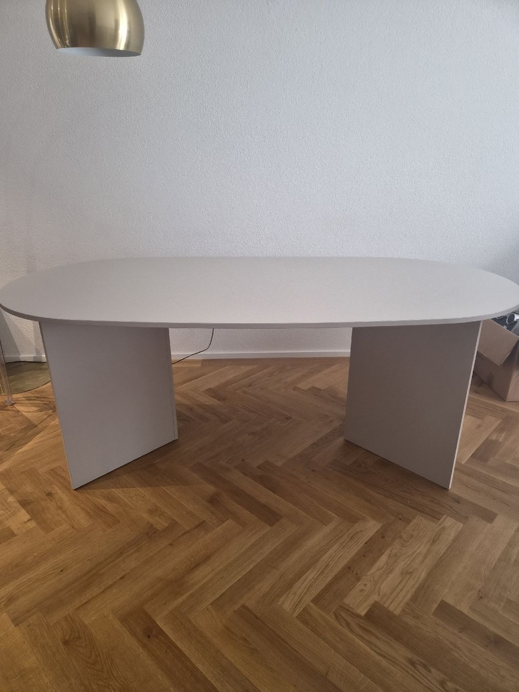 Tische: Esstisch oval hellgrau 200x100cm guter Zustand – Gebraucht aus Blauen von Casi7