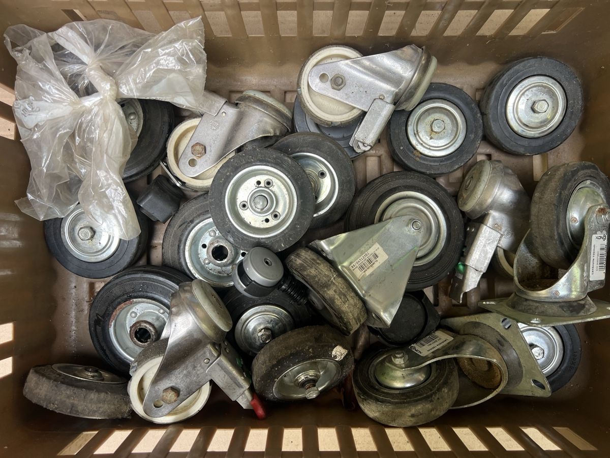 Banconi: Diverse Last Räder mit Box  – Usato da Neuenhof venduto da Willi111 1
