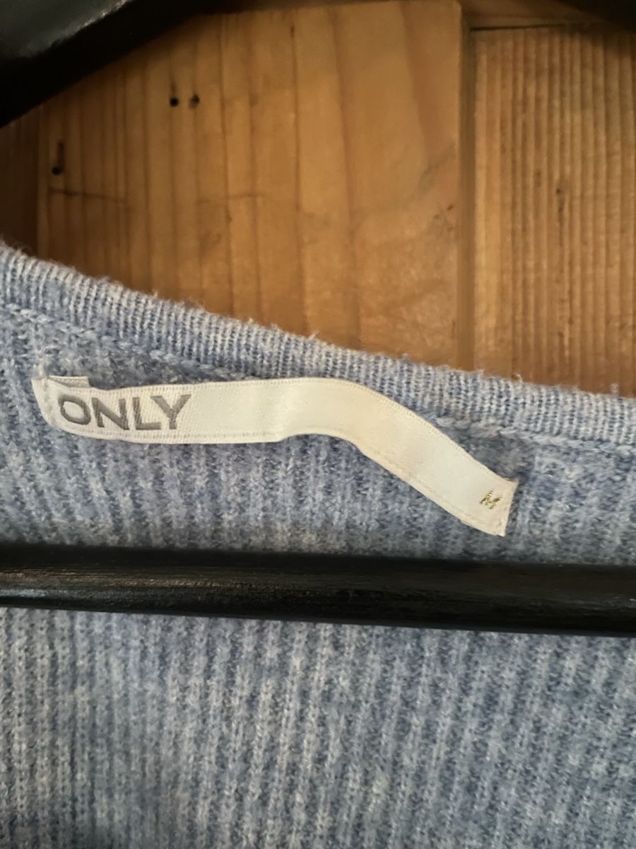 Only Maglioni & Felpe: ONLY Pullover M Hellblau – V-Ausschnitt & Ballonärmel – Usato da Heitenried venduto da Steffundsasch 4
