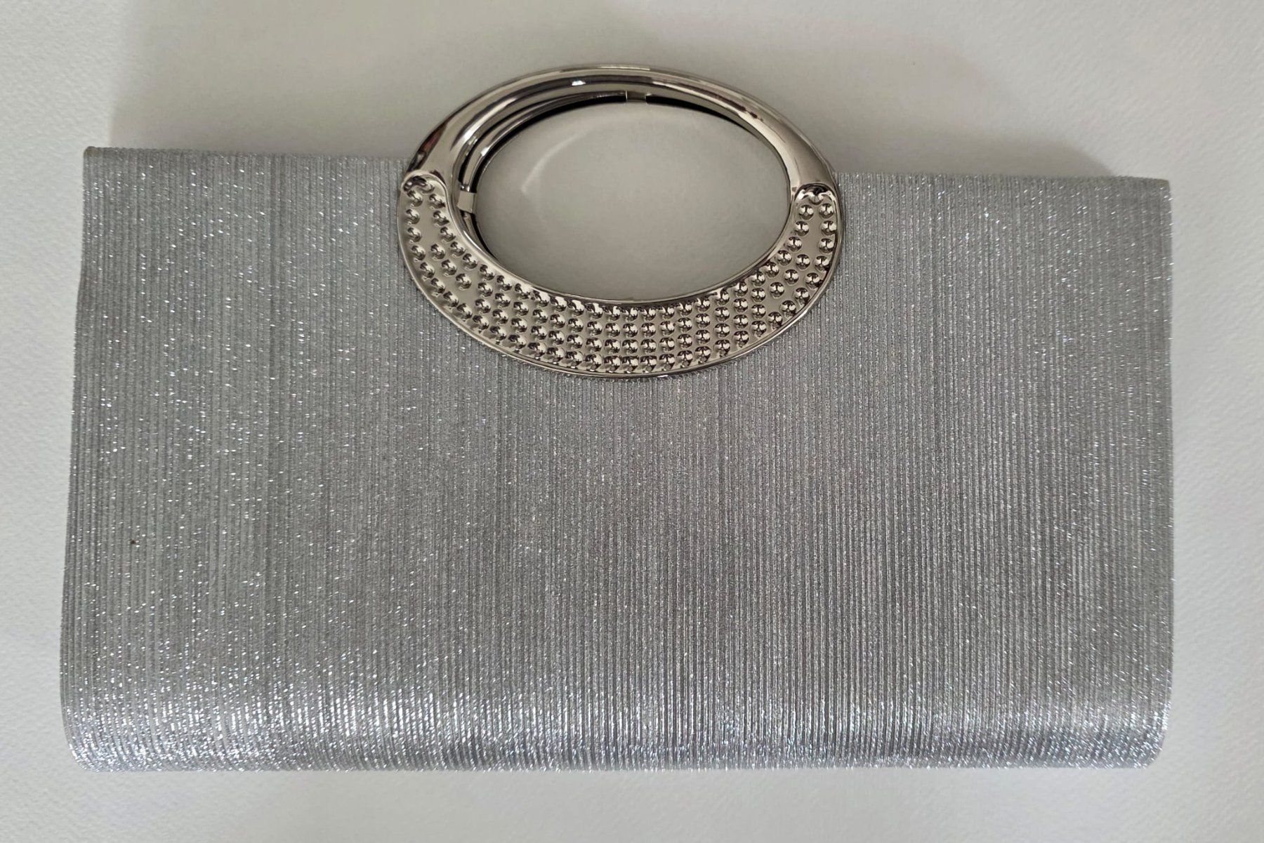 Taschen für Damen: Abendtasche silberfarben – Gebraucht aus Stüsslingen von Nickquenim