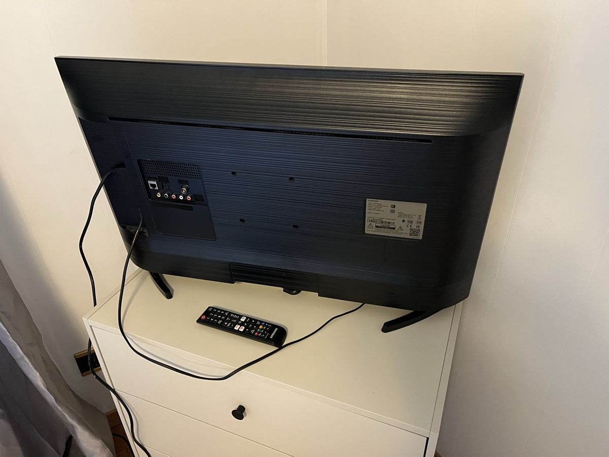 Samsung Televisori: Samsung TV - Black - Great Condition – Usato da Baltschieder venduto da iva_l2wn 1