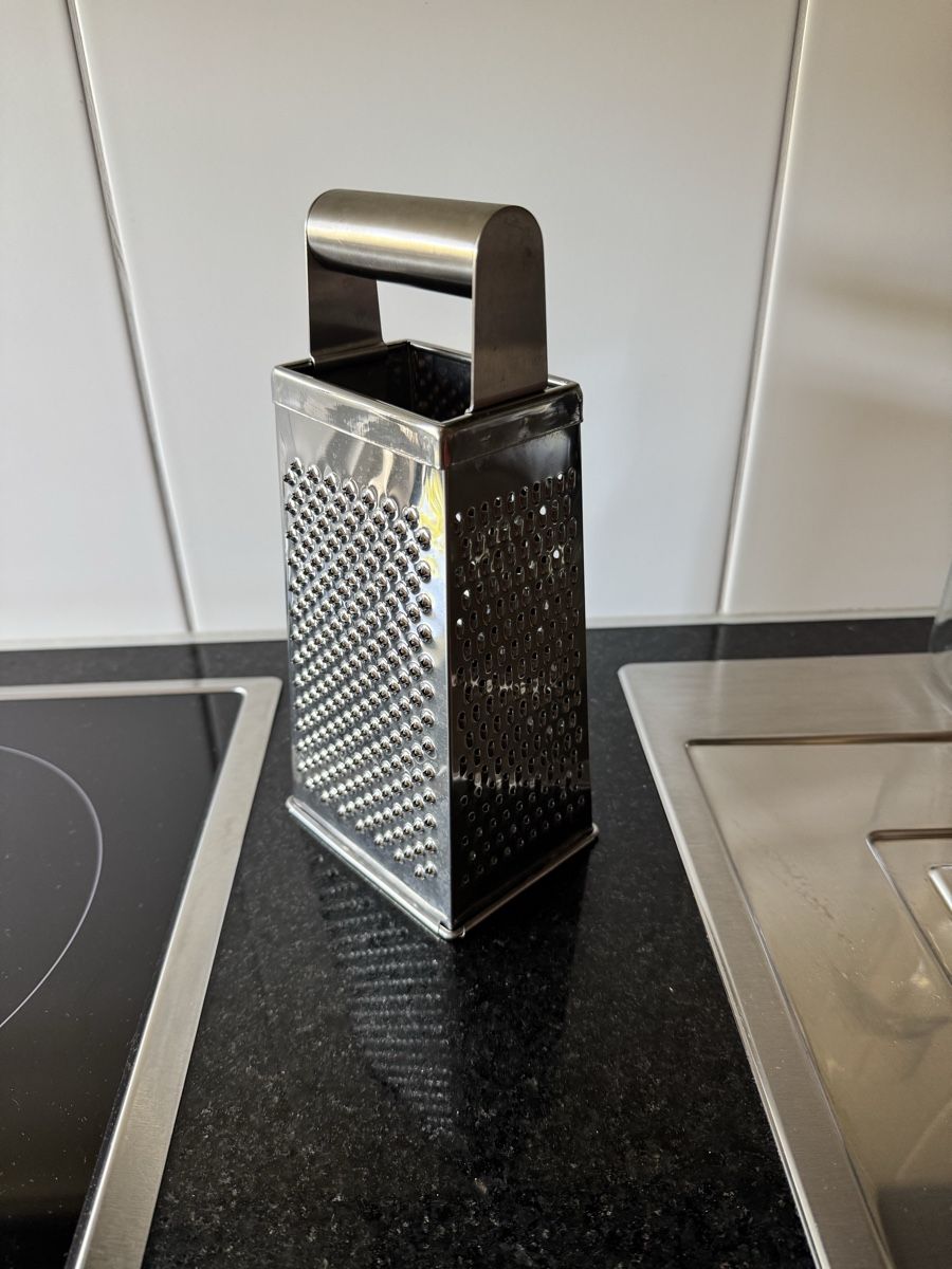 Appareils de cuisine: Raffel mit 4 Funktionen – D'occasion à Pfyn par ji1