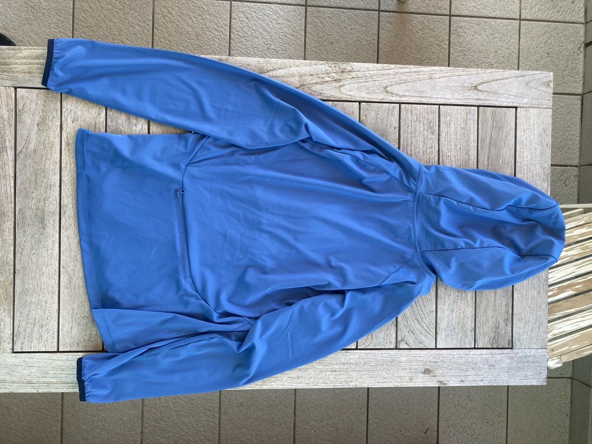 Giacche: Dünne, leichte Kapuzenjacke mit UV Schutz – Usato da Bern venduto da clarazyl 8