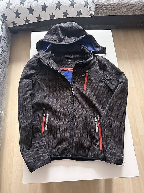 Jacken & Mäntel: Softshelljacke Grösse 176 Grösse 176 – Gebraucht aus Oberdiessbach von nad_c5nz