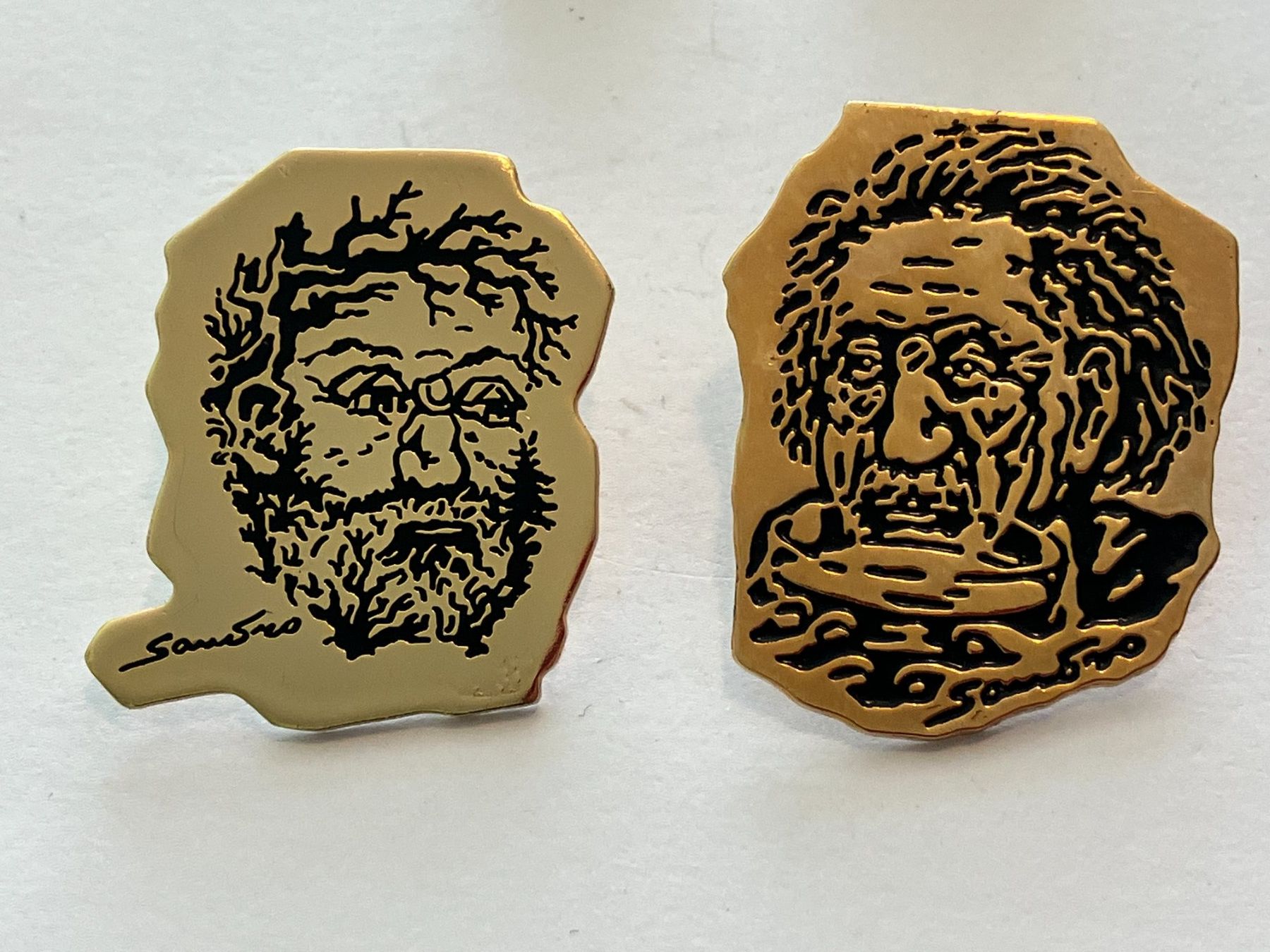 Placchette & Badge: 2 Pin Sandro – Usato da Basel venduto da djwwpp
