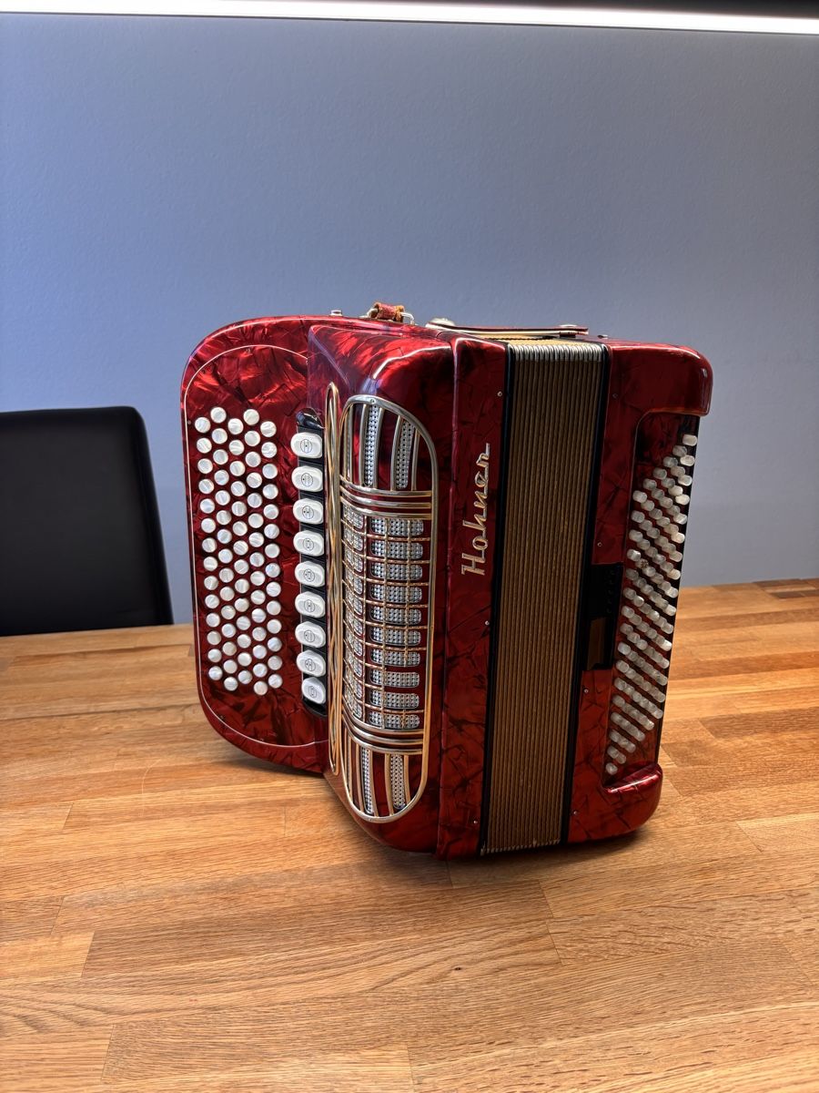 Hohner Strumenti musicali: Hohner Riviera 3 - Akkordeon – Usato da Greifensee venduto da Shuttlepimp 1