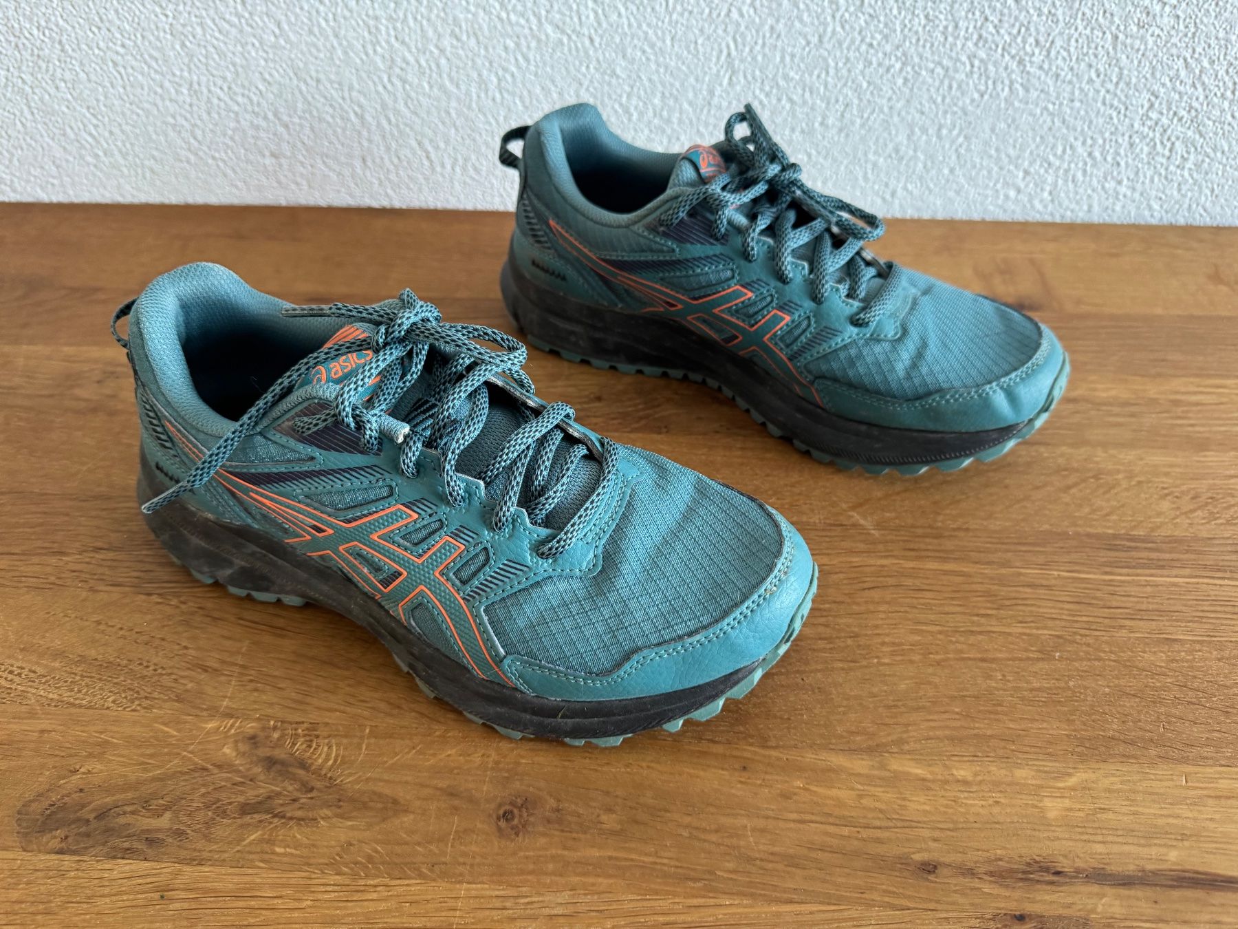 Asics Scarpe da donna: Asics Laufschuhe Gr 39.5 – Usato da Frauenfeld venduto da dilili 1