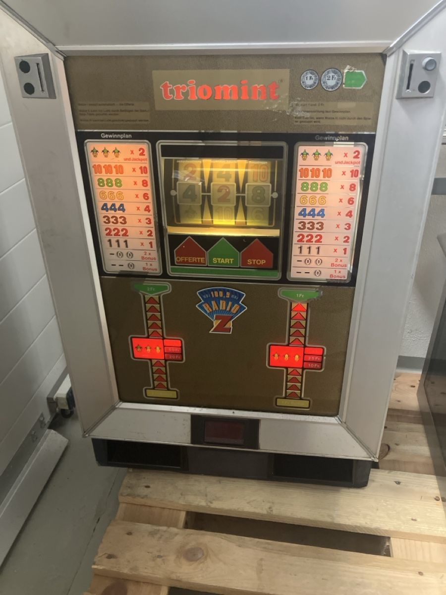 Slot Machine: Spielautomat 2x triomint – Usato da Birrwil venduto da nicole86ch