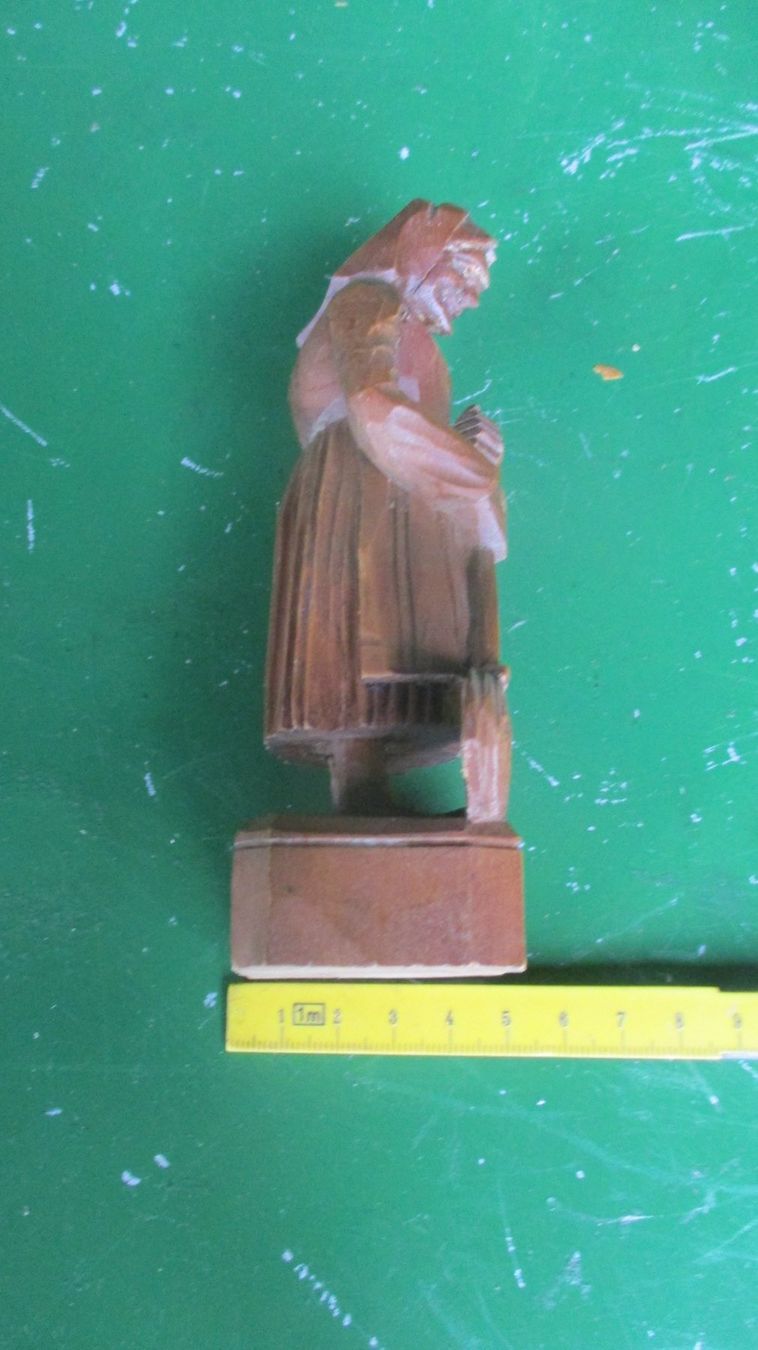 Statuette: Geschnitzte Bäuerin – Usato da Weier im Emmental venduto da waefler03 7