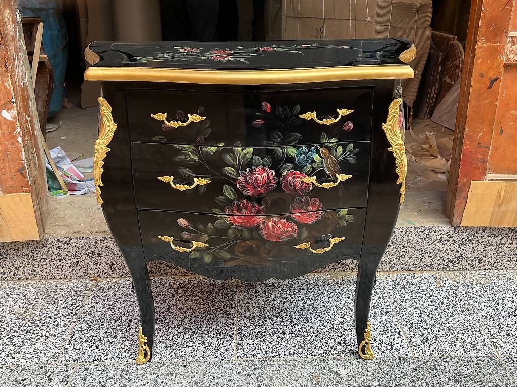 Cassettiere: Commode de style XV  motif fleuri , – Usato da geneve venduto da louisart