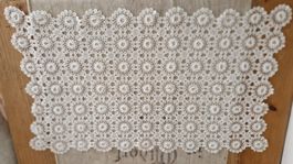 Wunderschöne gehäkelte Tischdecke 3D Blüten