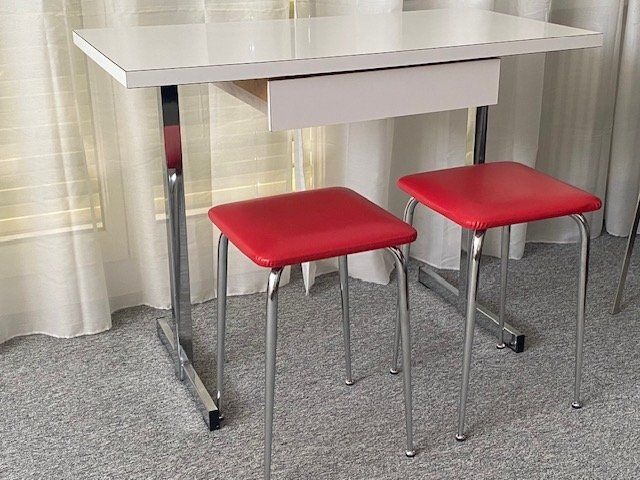 Set de table et chaises: Küchentisch mit 2 Hocker – D'occasion à Pfaffhausen par stepober 4