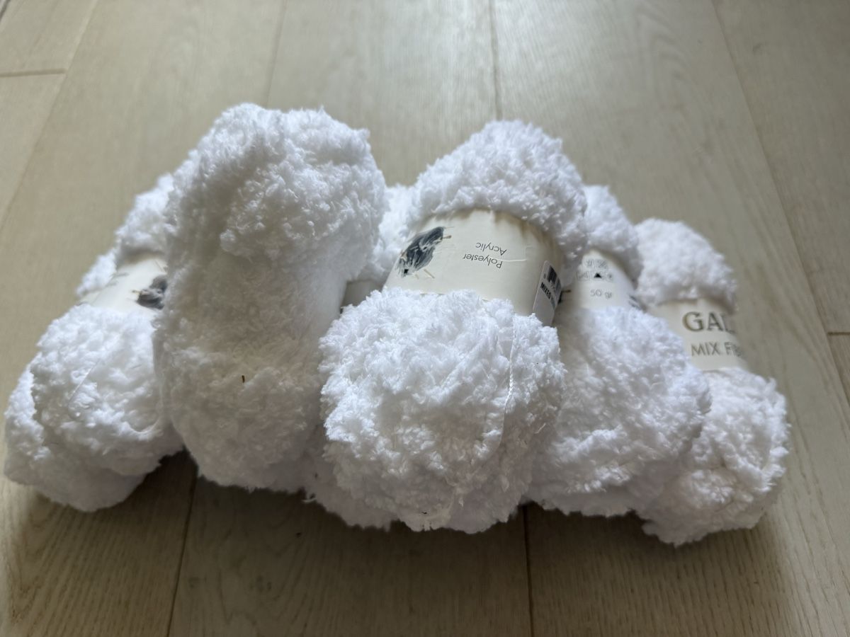 Cordicelle & Fili: Soft, white yarn – Nuovo (secondo la descrizione) da Unterägeri venduto da Lerchemeerenge 1