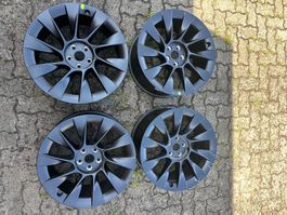 Tesla Model Y 20 Zoll 9.5J ET45 ganzer Satz 4st