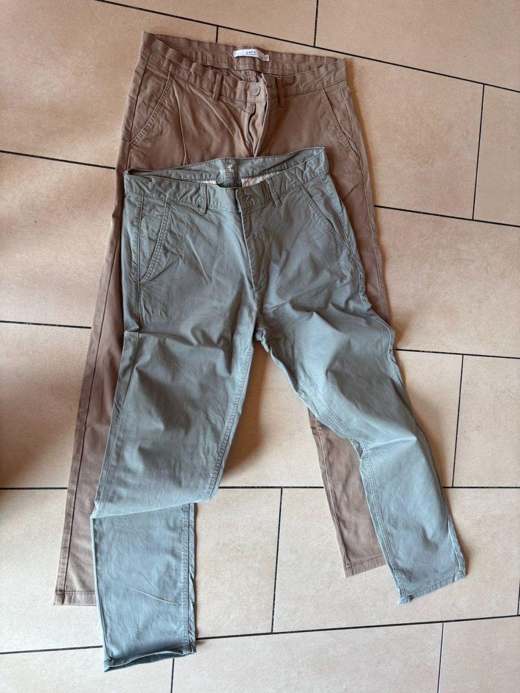 Lotti & Set di vestiti: 2 beaux pantalons garçon T 42 – Usato da Chevenez venduto da Paddy73