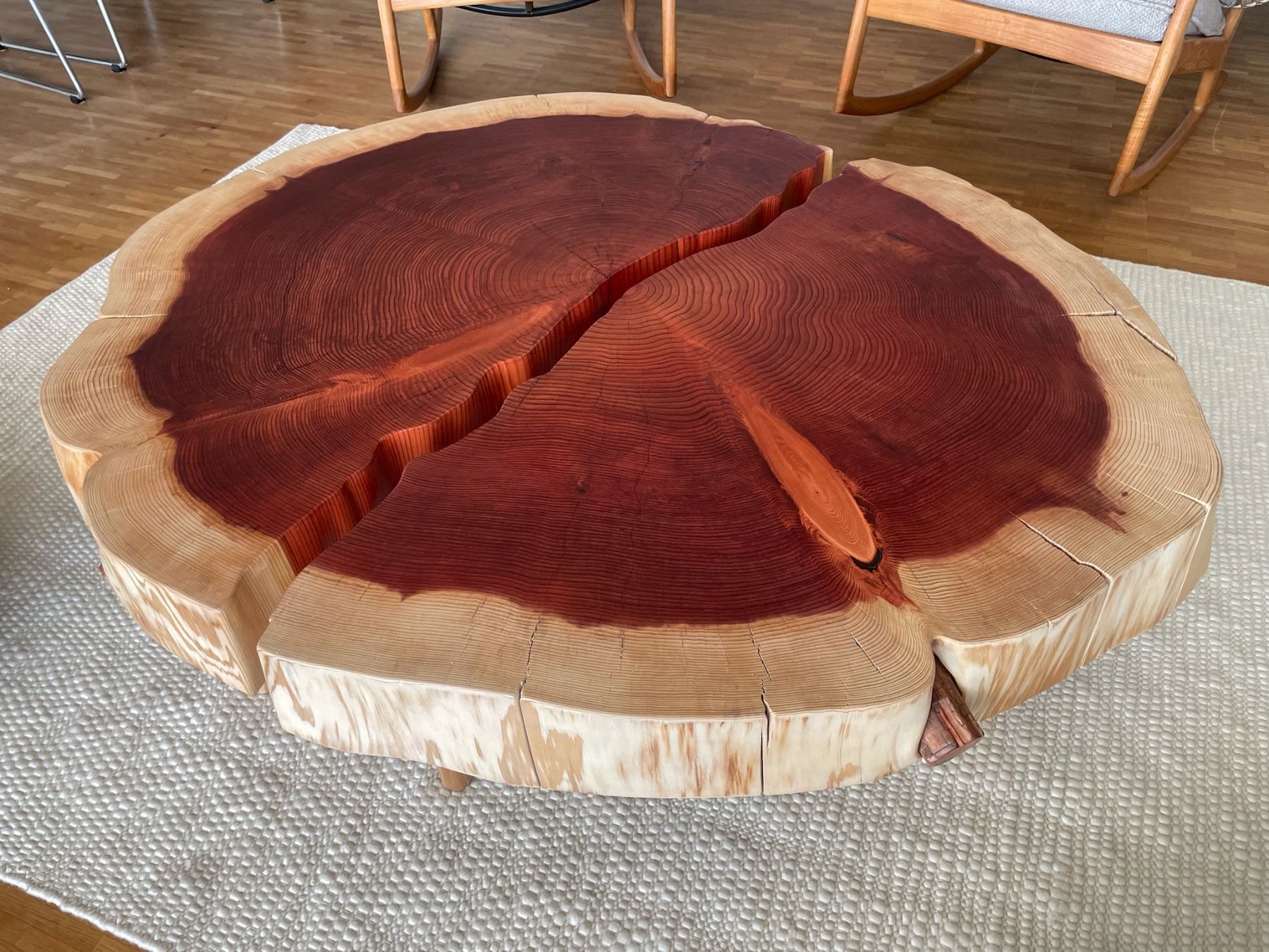 Tavoli: 130-year-old giant sequoia cookie slab lounge table – Nuovo (secondo la descrizione) da Meilen venduto da TN20