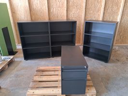 Lot mit Bigla Metallregale Korpus Büro Werkstatt