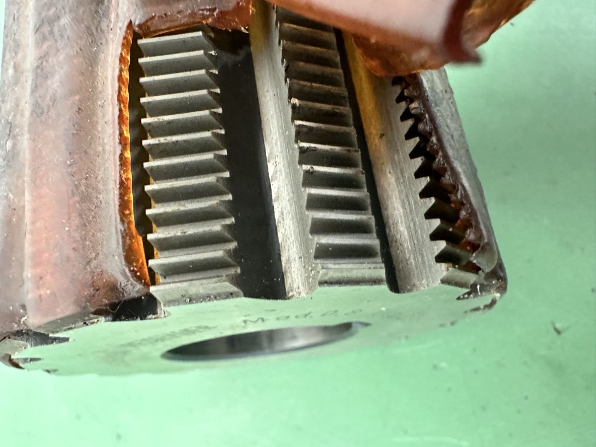 Reishauer Tutti gli attrezzi: Reishauer Gear Hobbing Cutter Module 0.8 – Nuovo e nell'imballaggio originale da Aarberg venduto da SNMachines 3