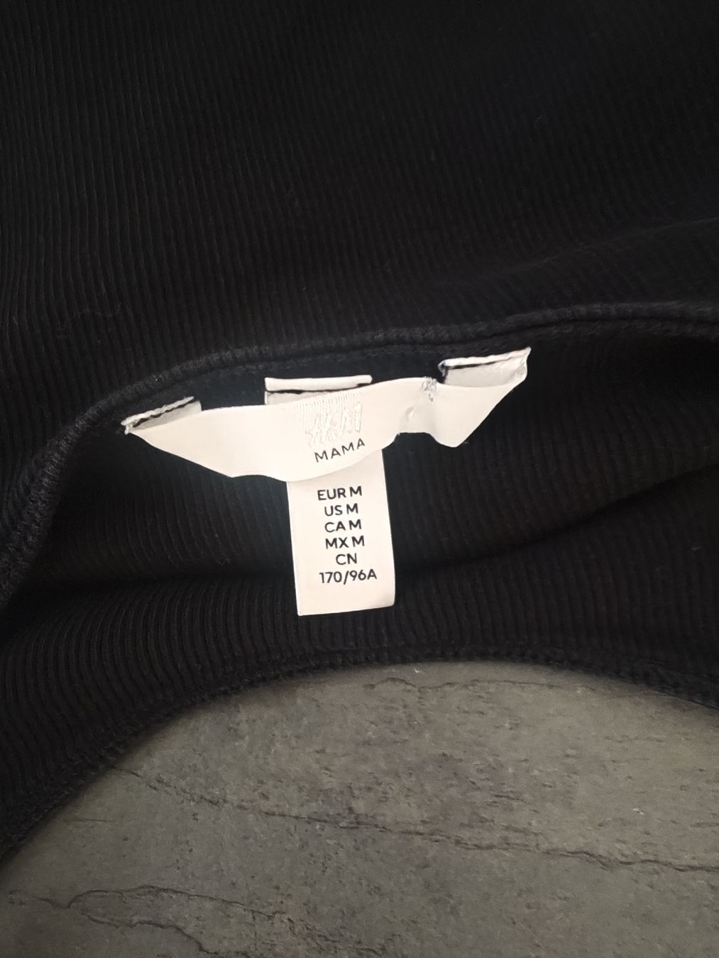 H&M Tops: 2 Still-Shirts, gerippt, Grösse M – Gebraucht aus Thalwil von ber_vd7x 2