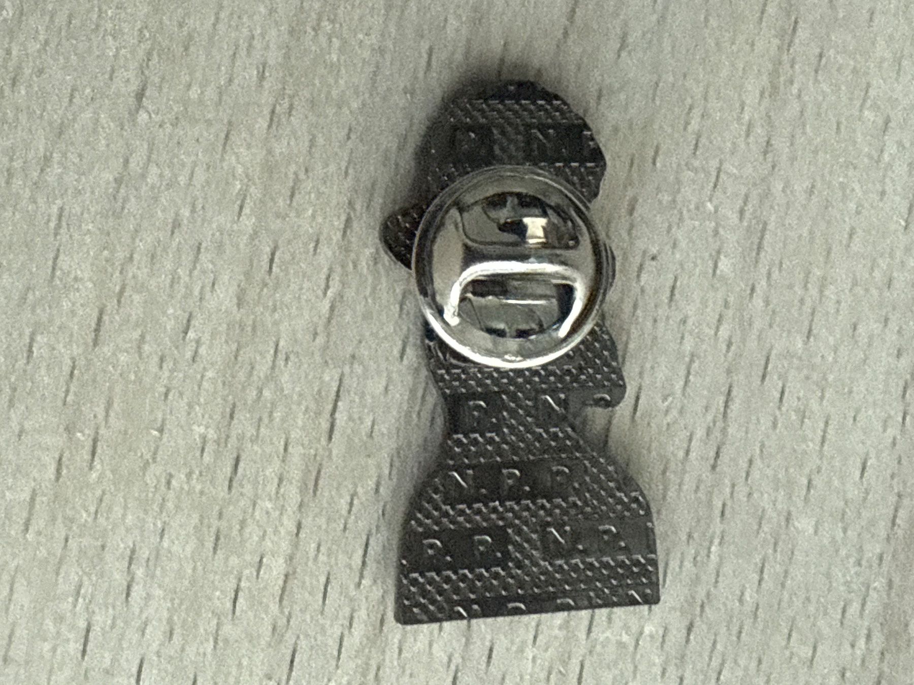 Placchette & Badge: Pin N Lacke – Usato da Glattbrugg venduto da Schweigmatt 1