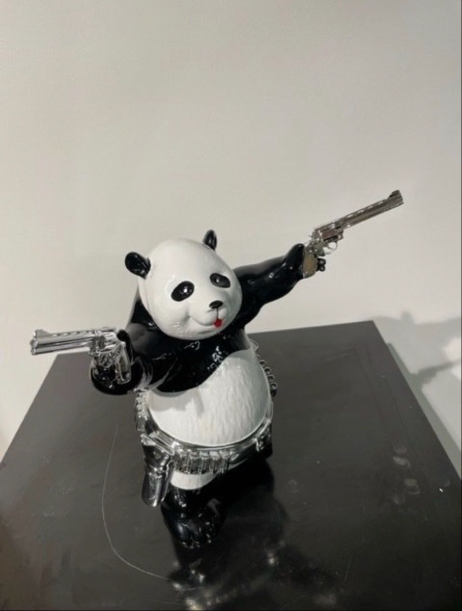 Sculture & Statue: Van Apple Panda-Figur mit Pistolen – Nuovo (secondo la descrizione) da Basel venduto da Muchachoo 1