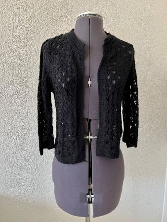 🖤 Bolerojacke Derinsu – Grösse M – gehäkelt wie neu