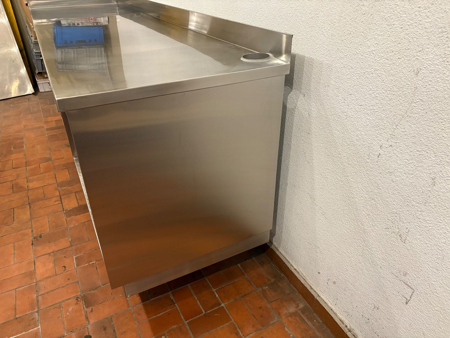 Cucine complete: Gastro Edelstahlmöbel Arbeitstisch – Usato da goldau venduto da G.app 2