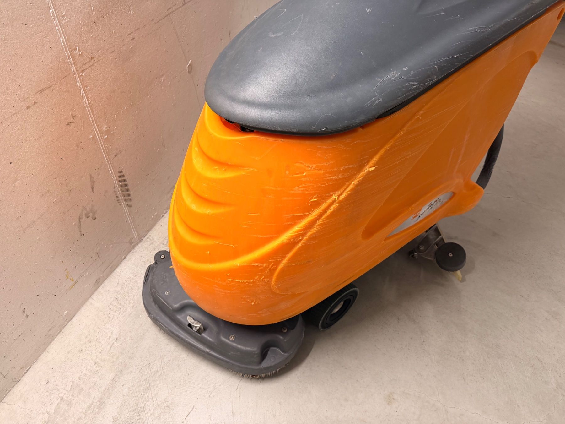 Toutes les machines: Taski Swingo 1255B mit Desomat – D'occasion à Rüschlikon par am6000 2