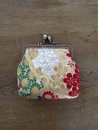 Porte-monnaie artisanal en tissu de kimono japonais 