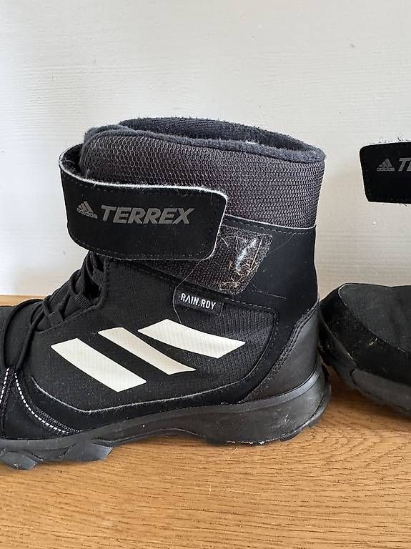 Scarpe per ragazzi: Winterschuhe Adidas Terrex 37 1/3 – Usato da Horgen venduto da simonell75 1