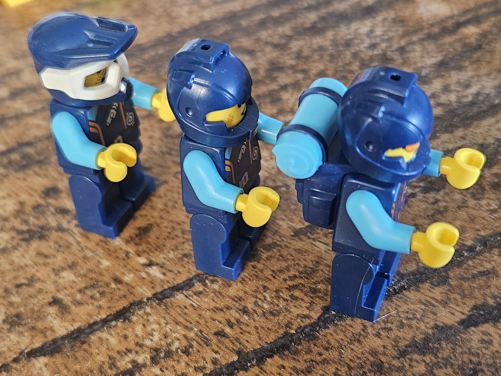 Lego Kit di costruzioni: lego lot de 3 figurines  – Usato da Confignon venduto da Ecrofigs 3