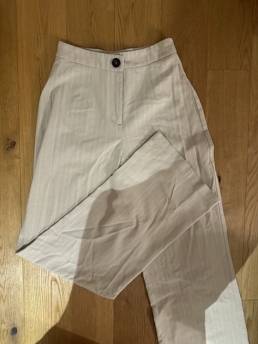 Bershka Pantaloni: Bershka Straight Leg Hose - 34 – Usato da Kerns venduto da liv_8rly
