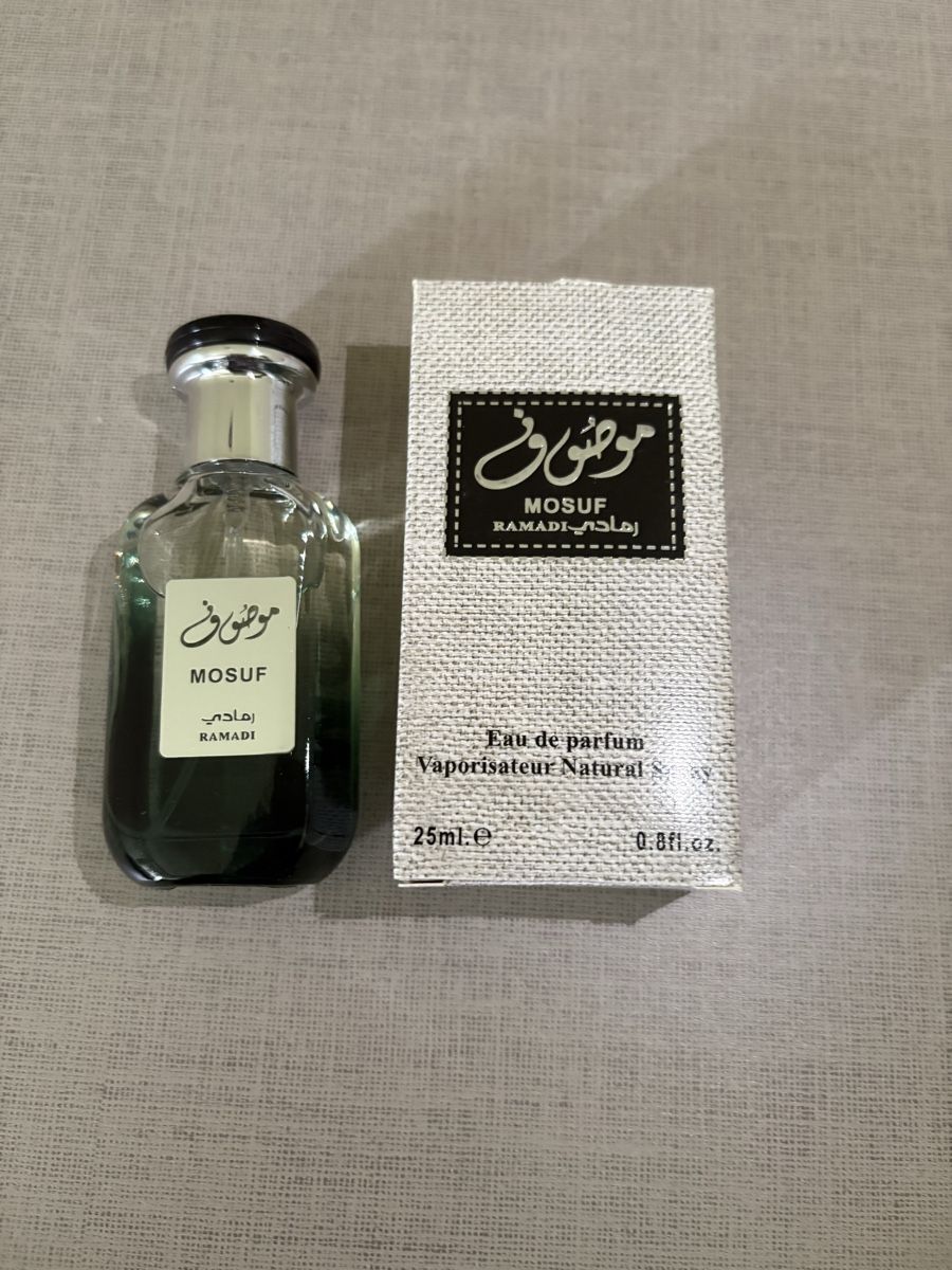 Parfums & Eau de Toilette: Parfums et foulard  – Neuf avec emballage d'origine à Oberglatt ZH par ale_n8h6 3