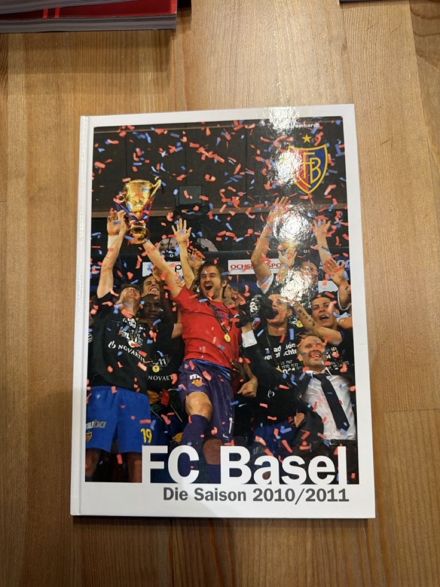 Libri: FC Basel Saison 2010/2011: Ein Bildband der Meisterssaison – Usato da Gelterkinden venduto da LPKAL